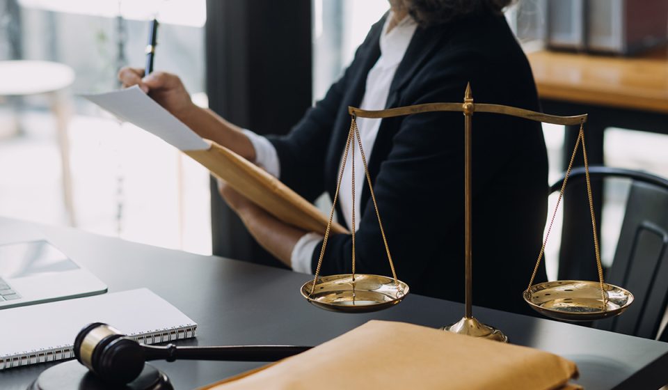 Legal Advisor vs. Lawyer: What’s the Difference and Which Do You Need?