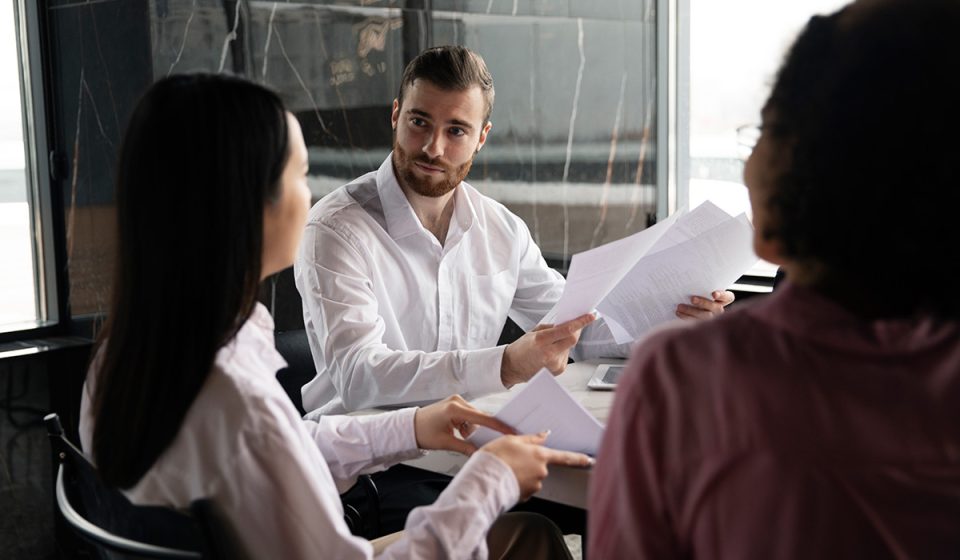 What Should You Pay Attention to When Choosing a Lawyer?